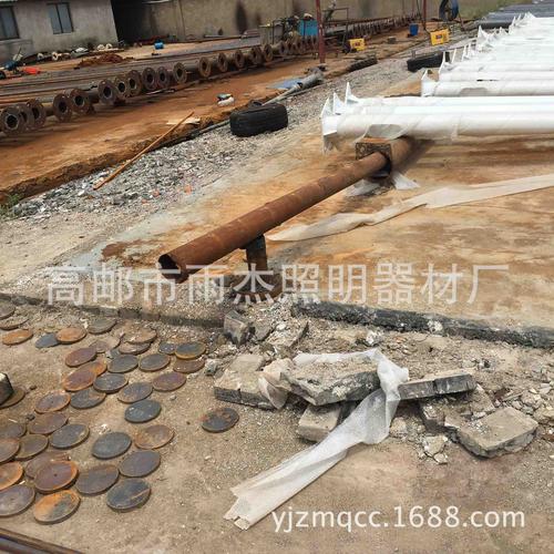 厂家专业生产优质太阳能路灯灯杆